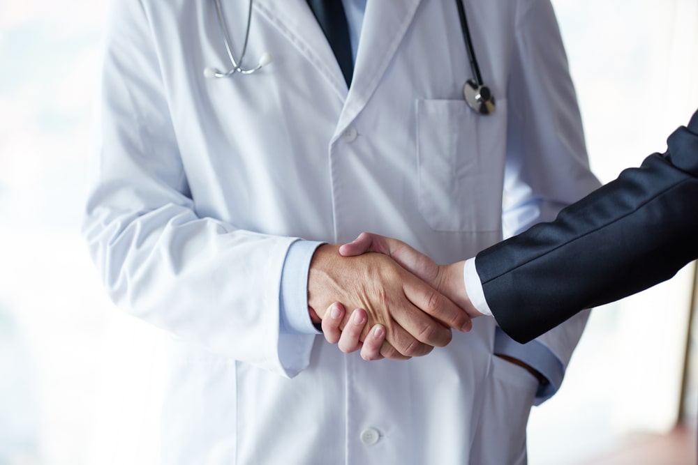doctor-handshake-with-a-patient